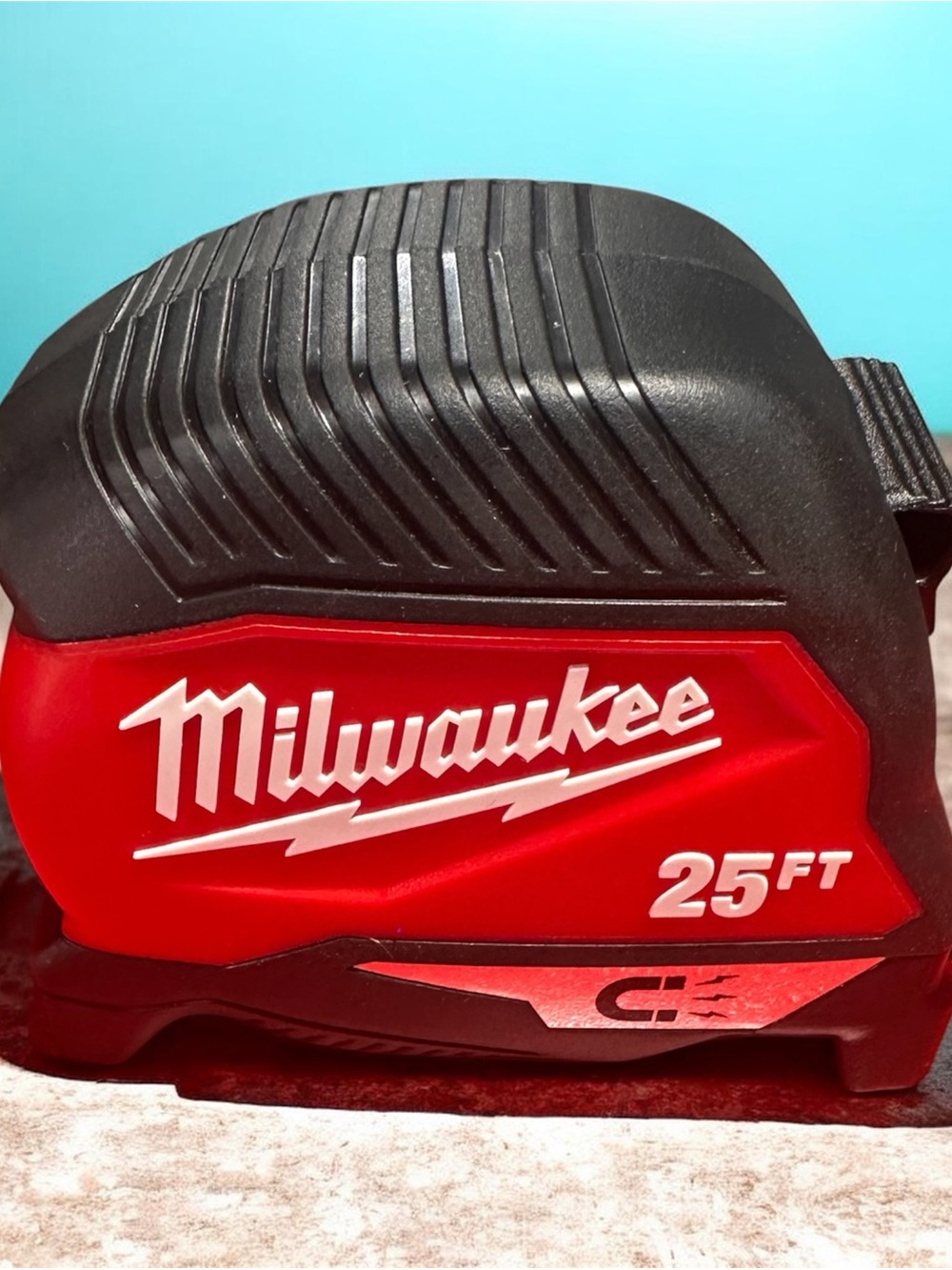 Milwaukee 25FT Tape Measure magnetic in Red and Black